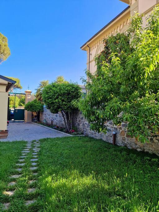 Serra Di Mare Casa Con Giardino Villa Livorno Dış mekan fotoğraf