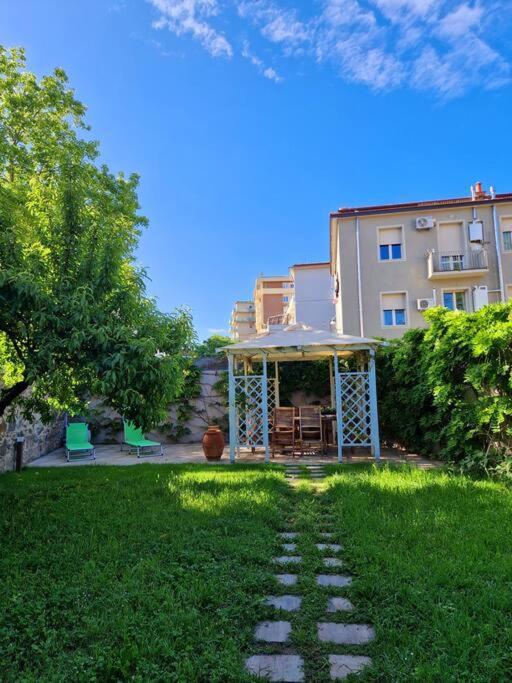 Serra Di Mare Casa Con Giardino Villa Livorno Dış mekan fotoğraf