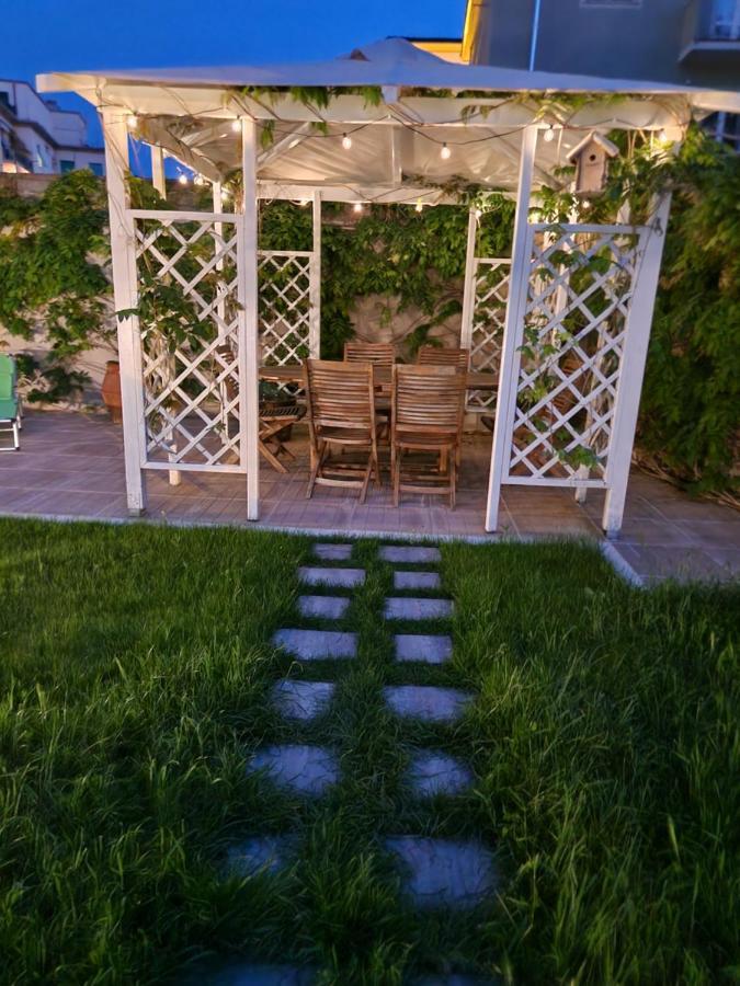 Serra Di Mare Casa Con Giardino Villa Livorno Dış mekan fotoğraf