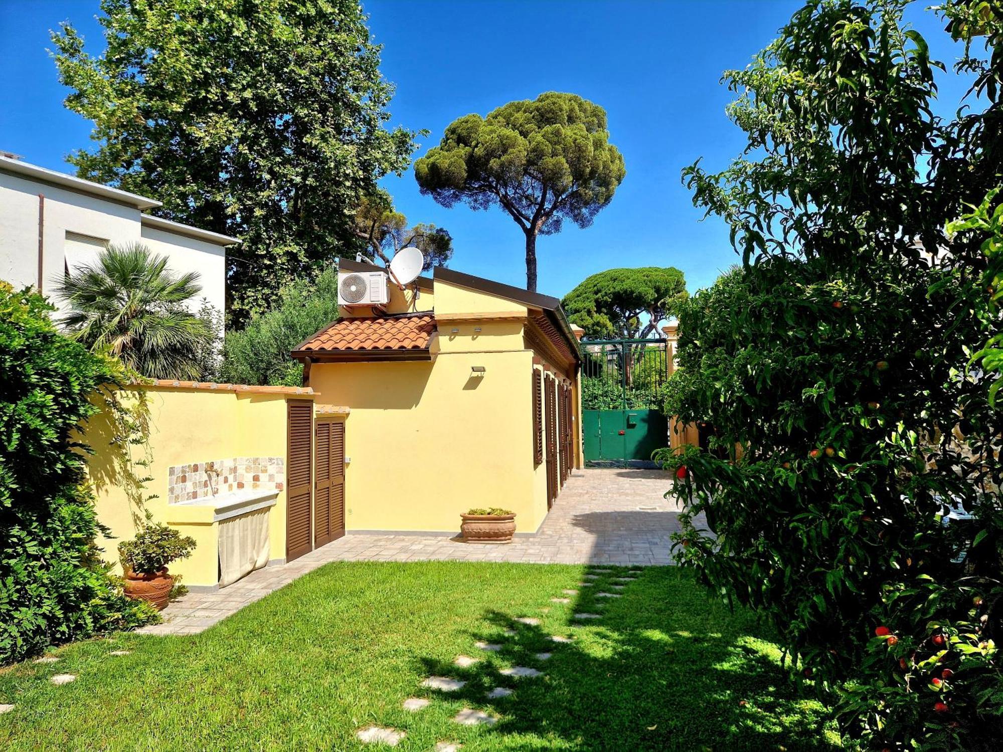 Serra Di Mare Casa Con Giardino Villa Livorno Dış mekan fotoğraf